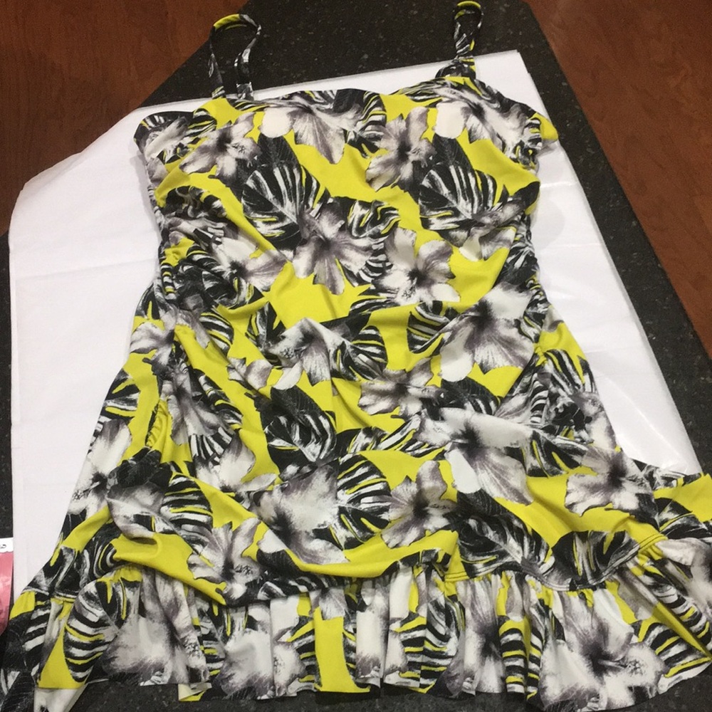 G.I.L.I ruffle hem swimsuit